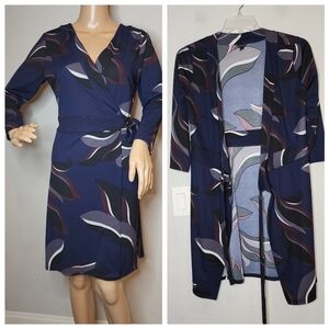 Ann Taylor True Wrap Dress. Long sleeves. Knee lenth. Stretch. Size 6. Blue